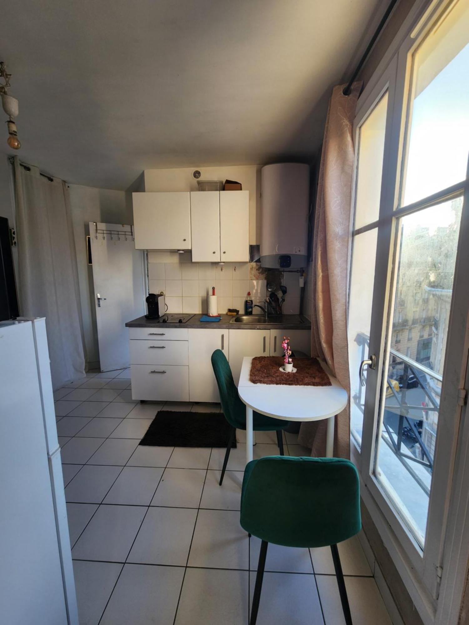 Quiet Cosy Near Montmartre - *
